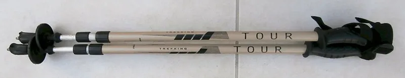 Retracted trekking poles for hiking gear rental in El Chaltén