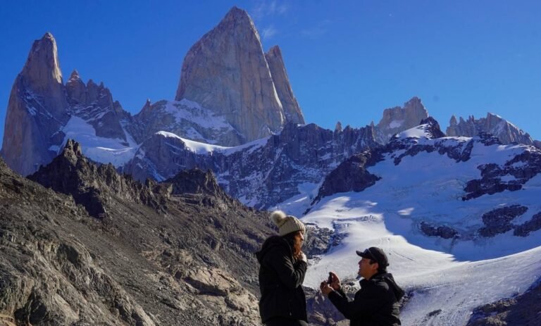 proposal of marriage in Laguna de los tres